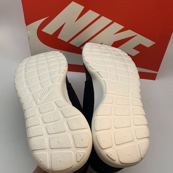 Nike  Menś Roshe Run Sneakers Size 11.5 - Picture 8 of 14